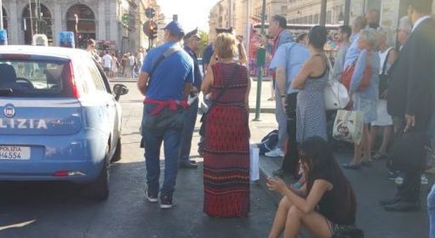 Roma, strappa la catenina a un turista: arrestato a Termini