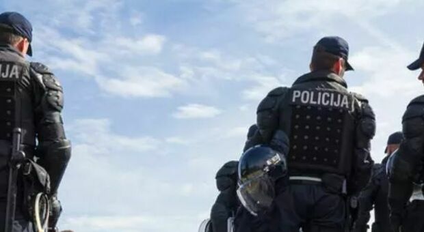 Furto in Croazia, gli agenti napoletani al pm: «Scorta? Lì per aprire ditta»