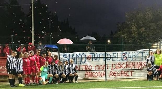 Ancona Respect, il ringraziamento per la solidarietà ricevuta: la regione condanna il razzismo (nella foto le ragazze di Ancona e Ascoli condannano l'episodio)