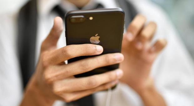 Apple, una falla negli iPhone e iPad: utenti a rischio furto dati per anni