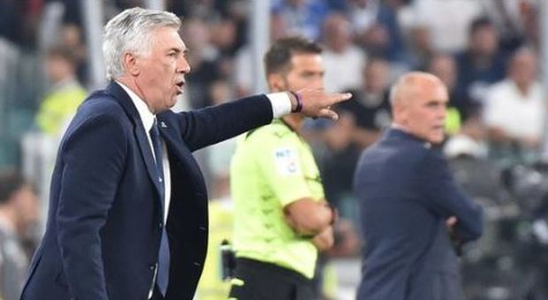 Il tecnico del Napoli Carlo Ancelotti