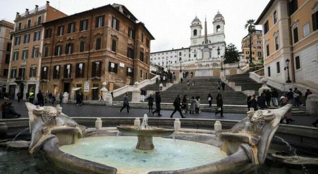 Roma, piazza di Spagna pedonale: via i taxi e lo scarico merci. Ecco le nuove aree vietate alle auto