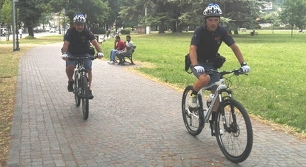 Pattugliamenti della Polizia a Campo Marzo in bicicletta