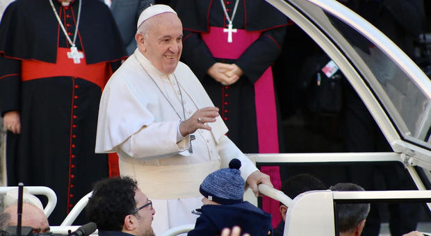 Il Papa a Bari: «Capitale di unità. Mai privare i migranti di soccorso. I populismi mi fanno paura»