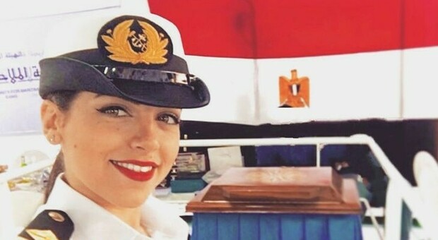Suez, la prima donna capitano di nave accusata di aver bloccato il canale: «Notizia fake, invidiosi del mio successo»