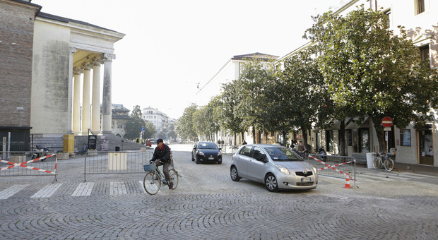 Piazza Duomo si appresta a cambiare volto con una nuova pavimentazione e a dire addio al parcheggio