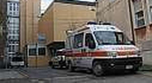 Ancona, minaccia il vicino di letto all'ospedale con un coltellino. Bloccato dal poliziotto travestito da paziente