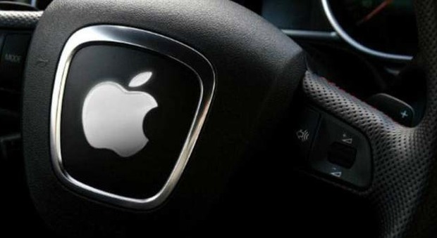Un volante con la mela di Cupertino sopra, simbolo dei prodotti Apple. Per ora è solo un fotomontaggio ma presto diventerà realtà....