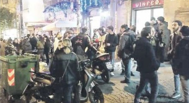 Coronavirus a Napoli, i baretti restano aperti: «Non siamo poliziotti»