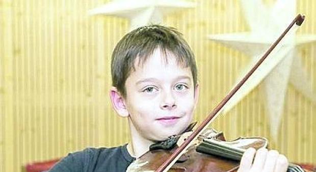 Teo Gertler, l'enfant prodige del violino apre il viaggio nella musica di undici Paesi