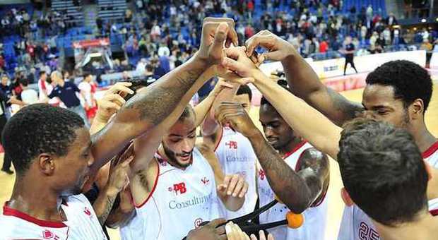 Basket, Pesaro piega Brindisi nella serata dedicata a Ford