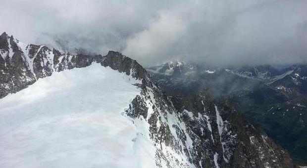 Aosta, parapendio precipita sul Monte Bianco: recuperato il corpo della vittima