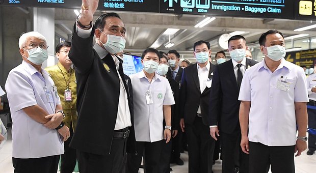 Coronavirus, allarme per il primo ministro della Thailandia ammalato dopo avere controllato le misure anti contagio