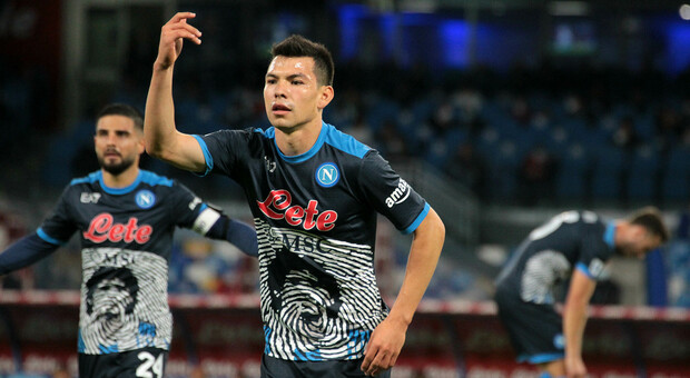 Lozano fa tremare i tifosi del Napoli: «Vorrei giocare in un club più grande»