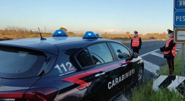 Fuga e inseguimento di uno straniero con due chili di cocaina in auto: in azione i carabinieri di Tarquinia