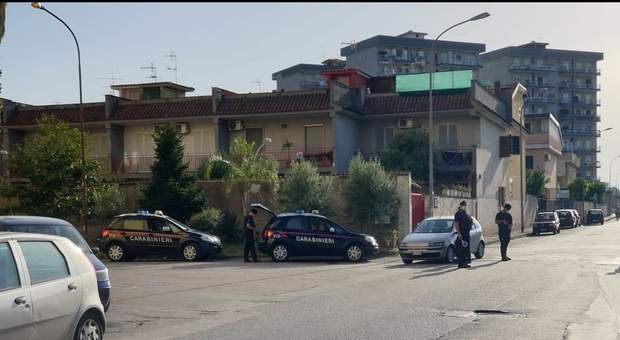 Arzano, controlli dei carabinieri: perquisizioni alla ricerca di armi e droga