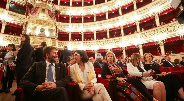 Il teatro San Carlo incanta i ministri del Forum Cultura, Manfredi: «Prevalga il dialogo»