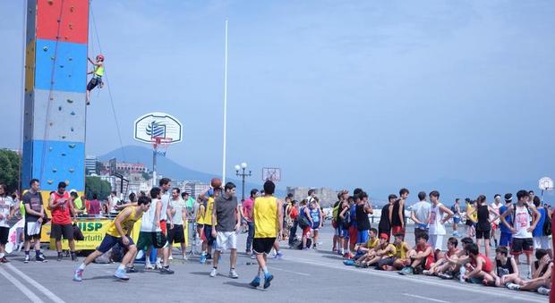 Summerbasket in via Caracciolo: seicento cestisti a un passo dal mare