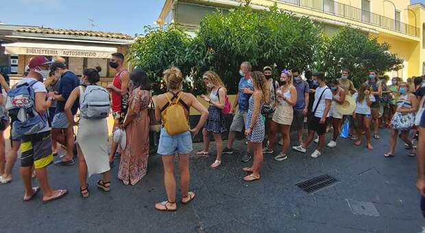 Capri, estate con la grande folla: «Freniamo gli sbarchi»