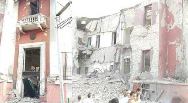 Autobomba contro il Consolato italiano in Egitto, Gentiloni: "Attacco terroristico diretto all'Italia"