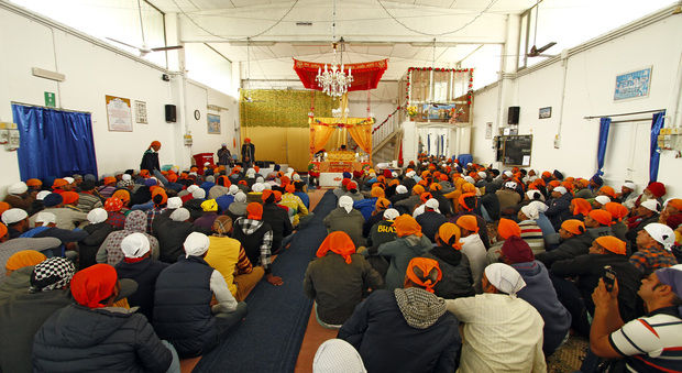 La riunione dei braccianti al Tempio Sikh