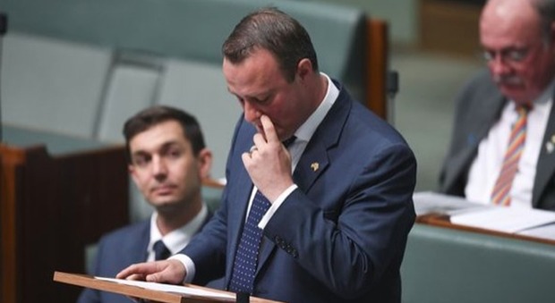 Australia, deputato chiede al compagno di sposarlo in aula: commozione in Parlamento