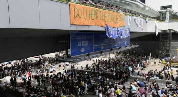 Hong Kong, prosegue la protesta nel giorno della festa nazionale cinese
