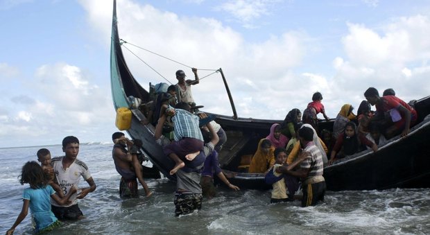 Alcuni rifugiati Rohingya in fuga