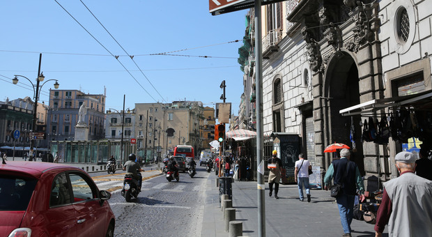 Napoli: torna la Ztl in piazza Dante, ma per 15 giorni niente multe