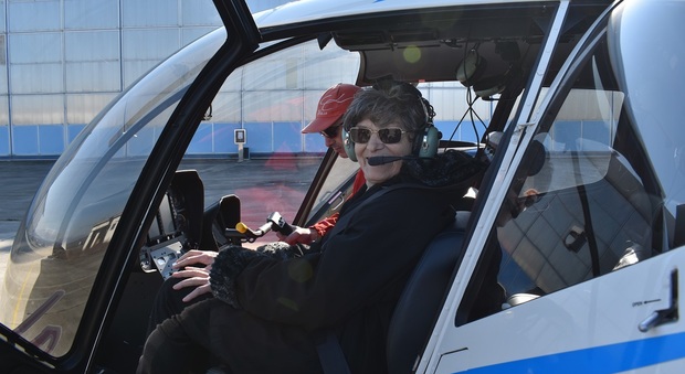 A 83 anni Luisa realizza il suo sogno: un volo in elicottero - Foto Elifriulia