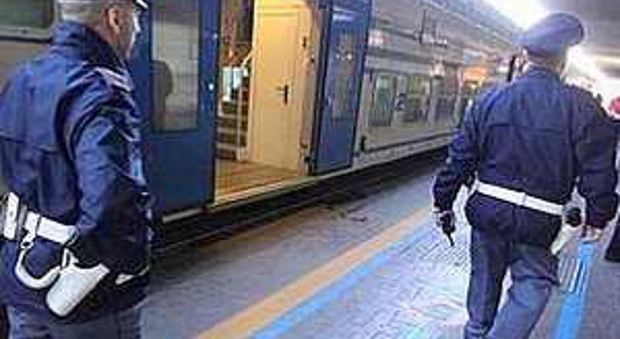 Napoli, algerino ruba smartphone in stazione: arrestato dalla polizia