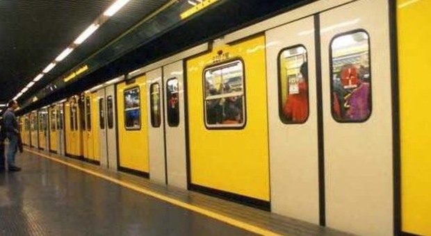 «Non salire sulla Metro il Primo Maggio», l'inquietante consiglio di un orientale