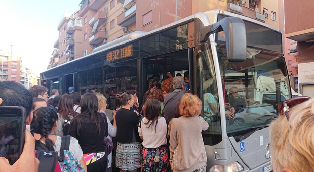 Roma, Metro A di nuovo bloccata: riaperto dopo mezz'ora il tratto Battistini-Ottaviano