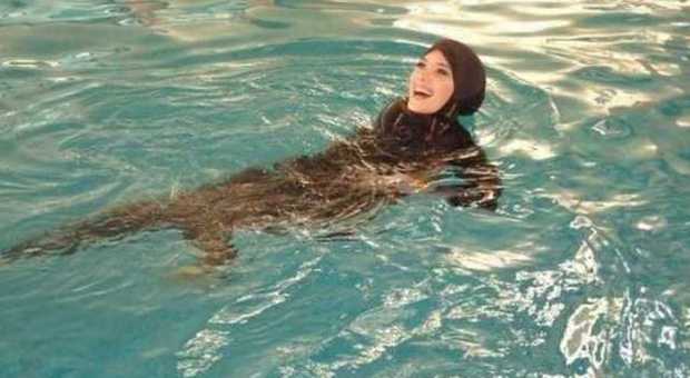 Piscina riservata a donne musulmane Si nuota completamente coperte