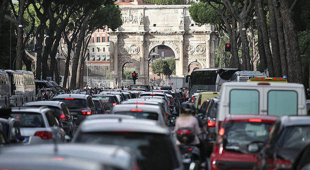 Santa Sede, l'affondo: «Roma capitale, ma del traffico, servono trasporti degni»