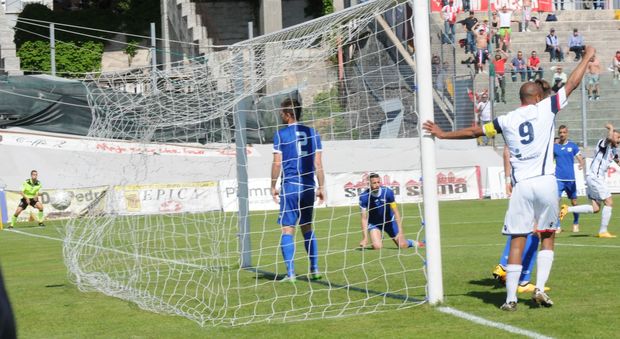 Il gol di Ligorio (Foto Vitturini)