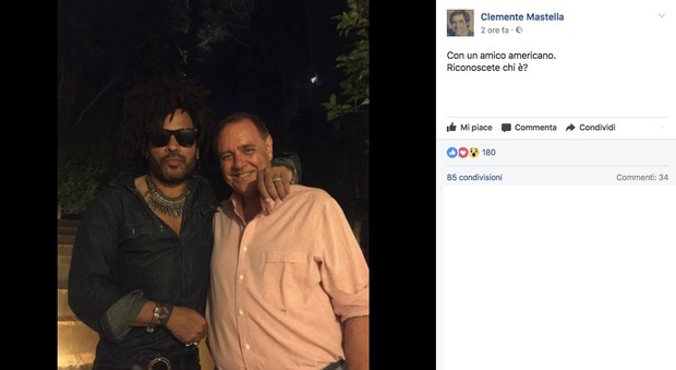 Mastella con Lenny Kravitz: "Il mio amico americano". La foto spopola su Fb
