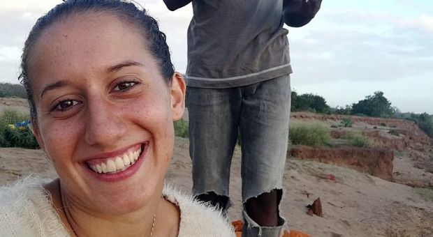 Silvia Romano liberata dopo un anno e mezzo di prigionia in Kenya: oggi alle 14 sarà in Italia