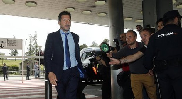 Diego Simeone in partenza da Madrid per Milano