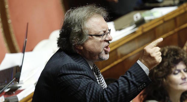 Autostrade, Giarrusso (M5s) attacca il ministro De Micheli: «Niente fiducia al Governo senza revoca delle concessioni»