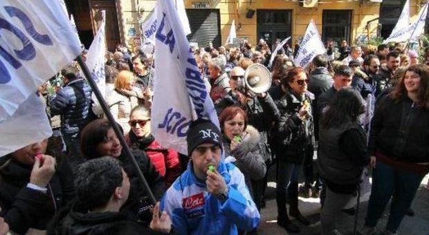 Napoli, l'alleanza mamme dei bimbi disabili e operatori a rischio: «Diritti negati»