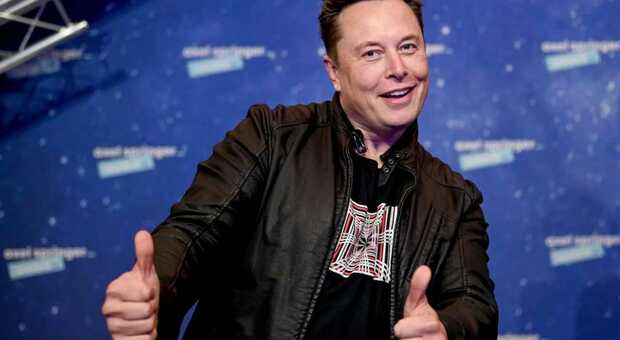 Elon Musk ci ripensa. Dopo il caos licenziamento di massa, Twitter richiama decine di dipendenti