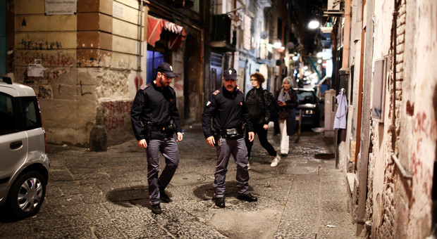 Napoli, la tregua è spezzata: spari e prove di guerra ai Quartieri