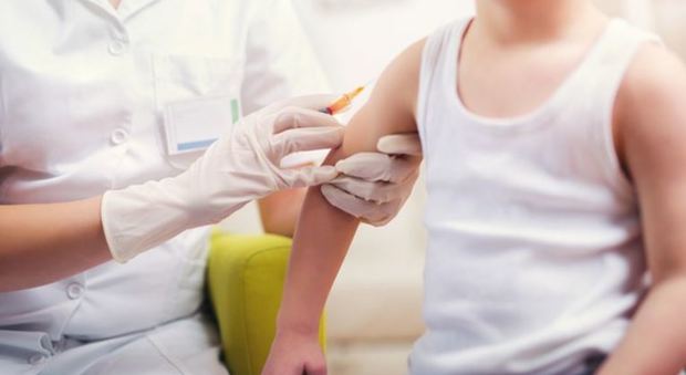 Vaccini obbligatori, anche la Francia si prepara a seguire l'esempio dell'Italia