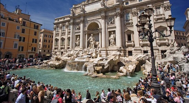 Roma, da Fontana di Trevi all'Eur: le 146 zone rosse che vanno liberate dagli abusivi