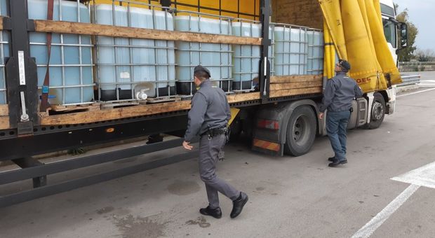 Gasolio di contrabbando, la Finanza sequestra 28.000 litri ad Aprilia