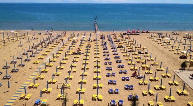 La stagione estiva non parte, vacanze in hotel a prezzi stracciati: camere a 45 euro