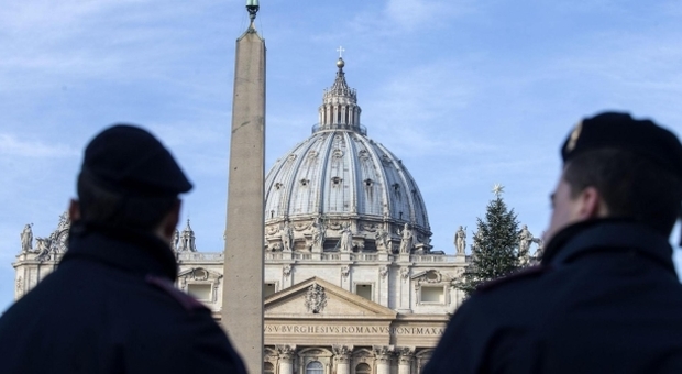 Scandalo Vaticano. Cocaina e video pedofili, l'usciere del Papa condannato a tre anni