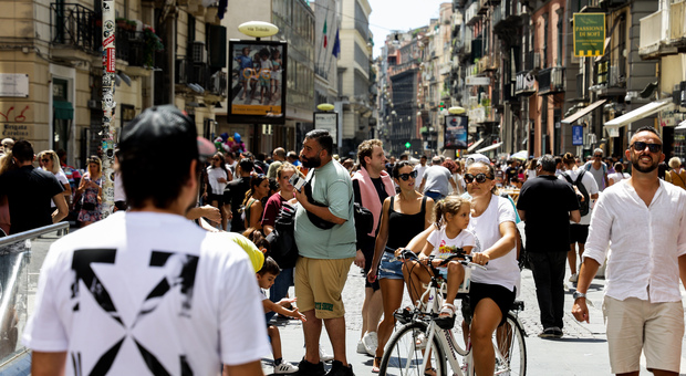 Da Scampia a Barra, a Napoli il turismo è di periferia: «Qui si paga meno»