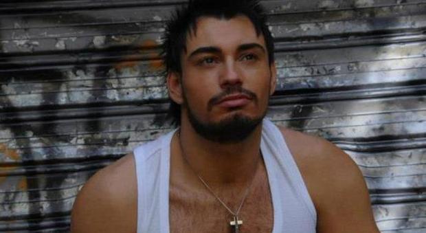 Morto l'attore Maicol Segoni, aveva 34 anni: partecipò al reality "Tamarreide"